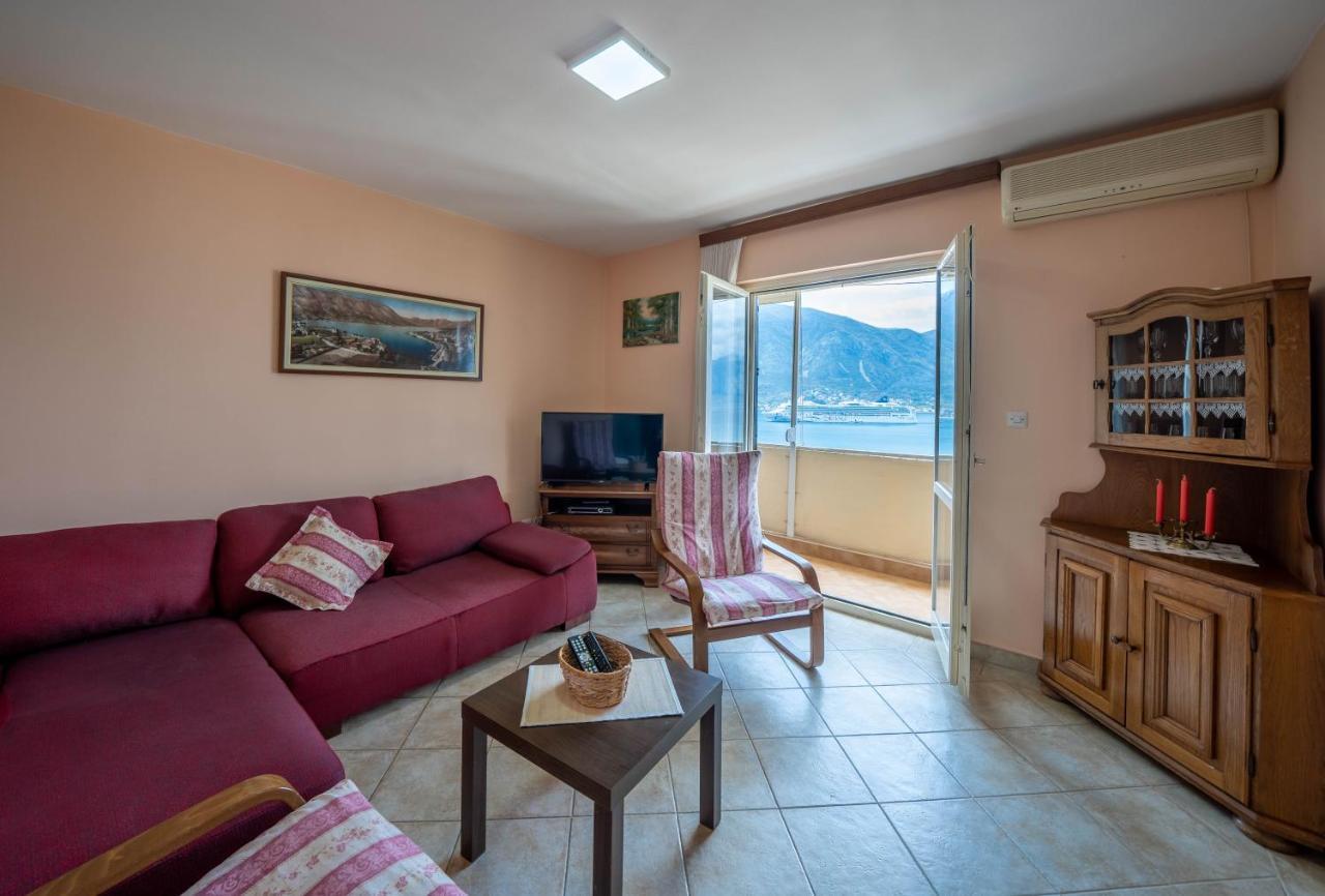 Seaside Serenity: 2-Bedroom Apartment With Boka Bay View Kotor Exterior photo
