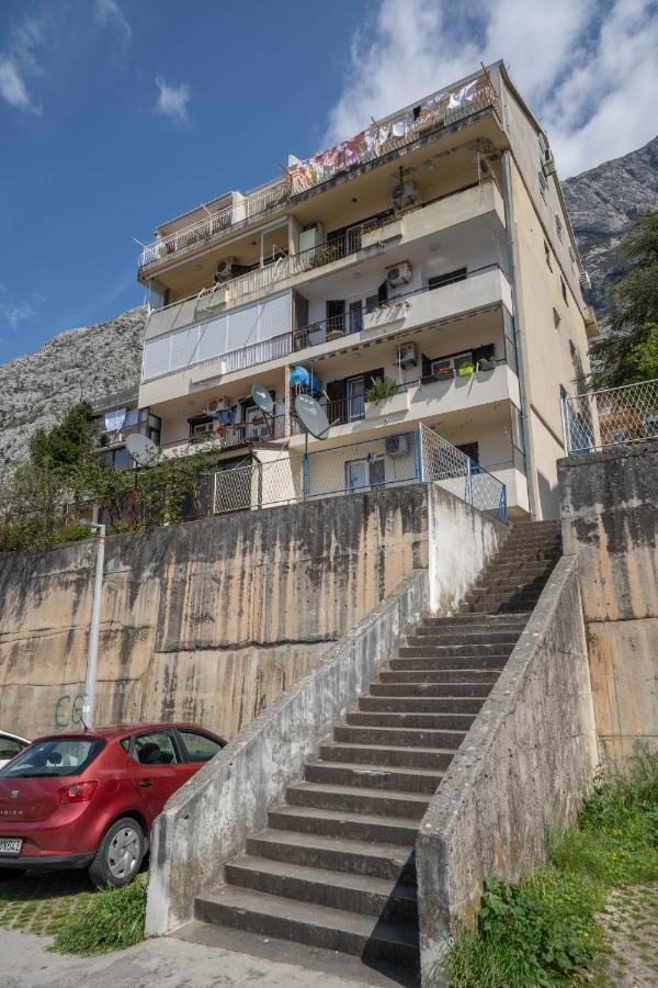 Seaside Serenity: 2-Bedroom Apartment With Boka Bay View Kotor Exterior photo