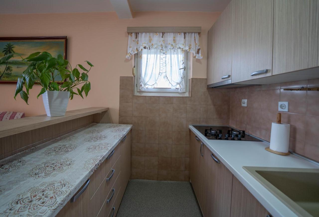 Seaside Serenity: 2-Bedroom Apartment With Boka Bay View Kotor Exterior photo