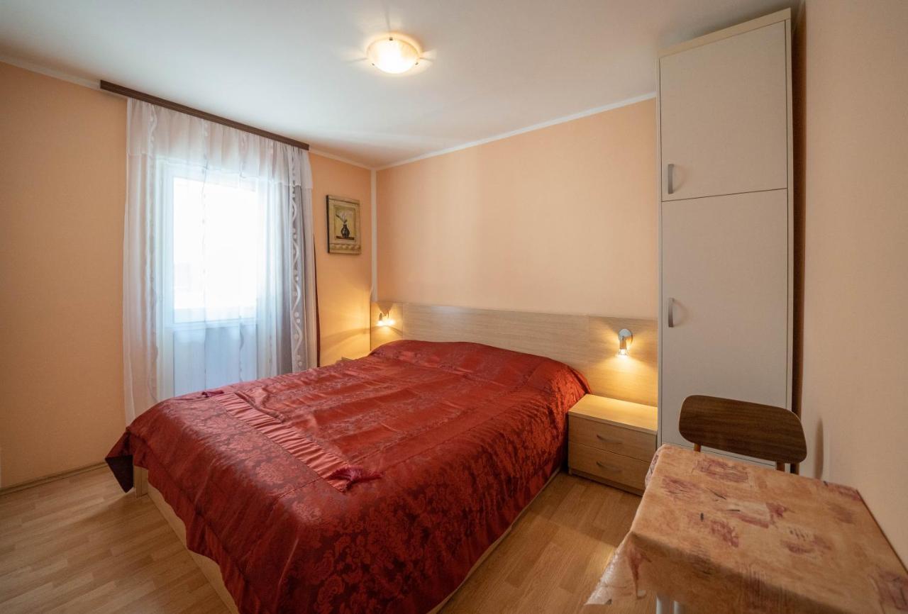 Seaside Serenity: 2-Bedroom Apartment With Boka Bay View Kotor Exterior photo