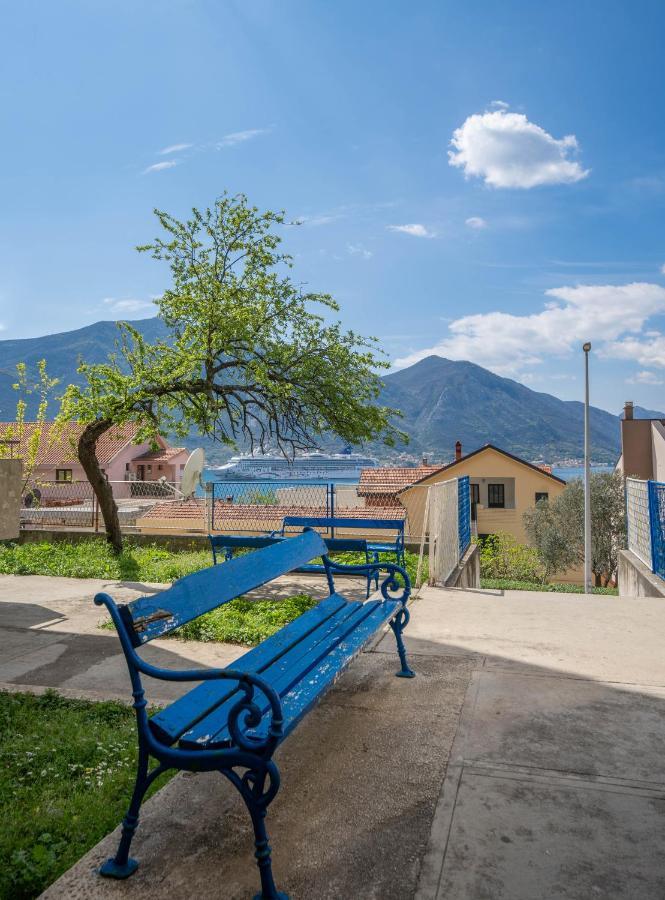 Seaside Serenity: 2-Bedroom Apartment With Boka Bay View Kotor Exterior photo